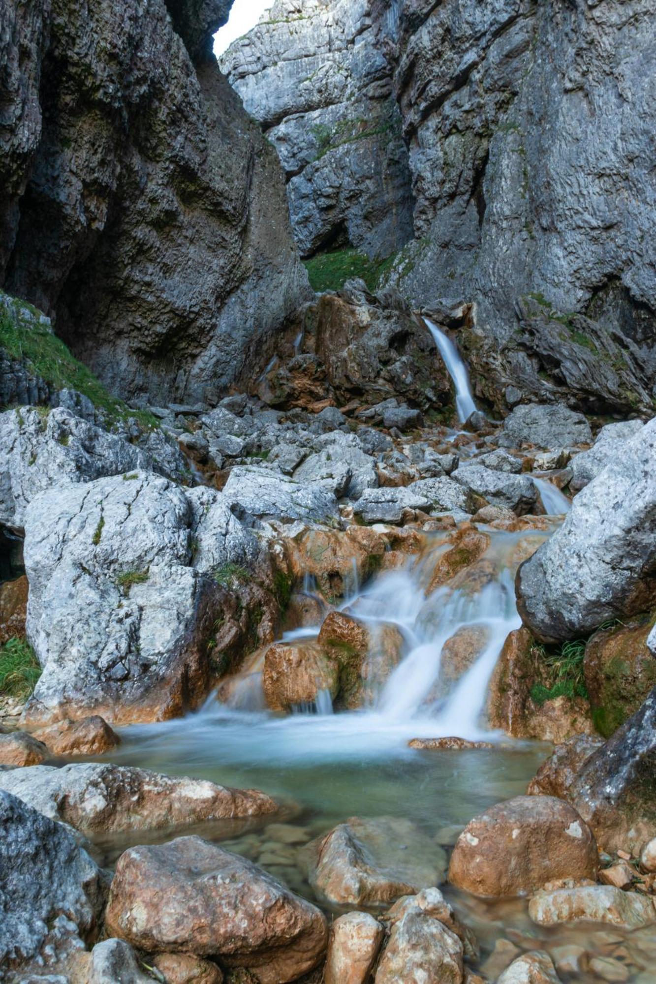 Central Malham Wellbeing Escape Hot Tub & Studio Exterior foto